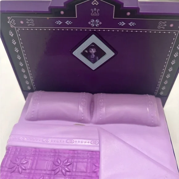 Disney Frozen 2 Anna & Elsa Lullaby Doll Set w/ Singing Bed EUC - Picture 4 of 17
